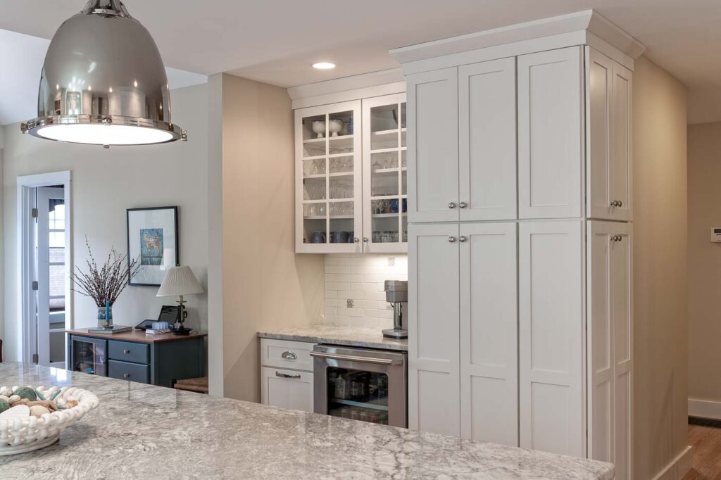 Wet bar with super white granite